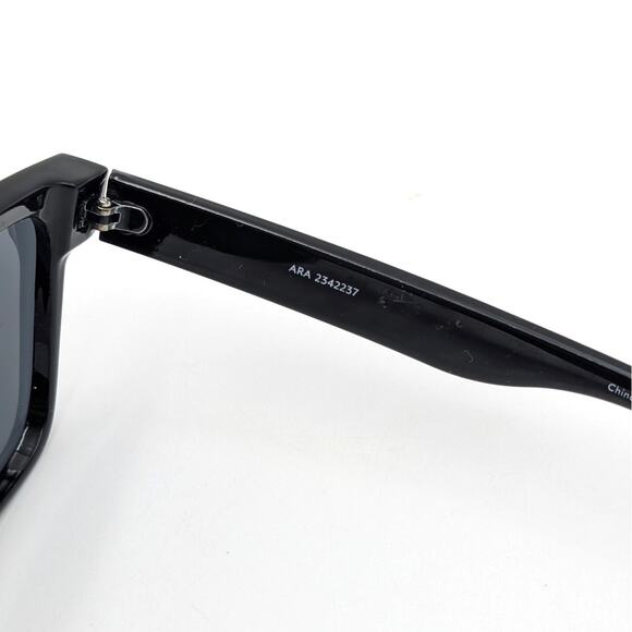 Aire Ara Unisex Square Sunglasses Shiny Black Frame W/ Smoke Mono Lens One Size - Picture 6 of 7